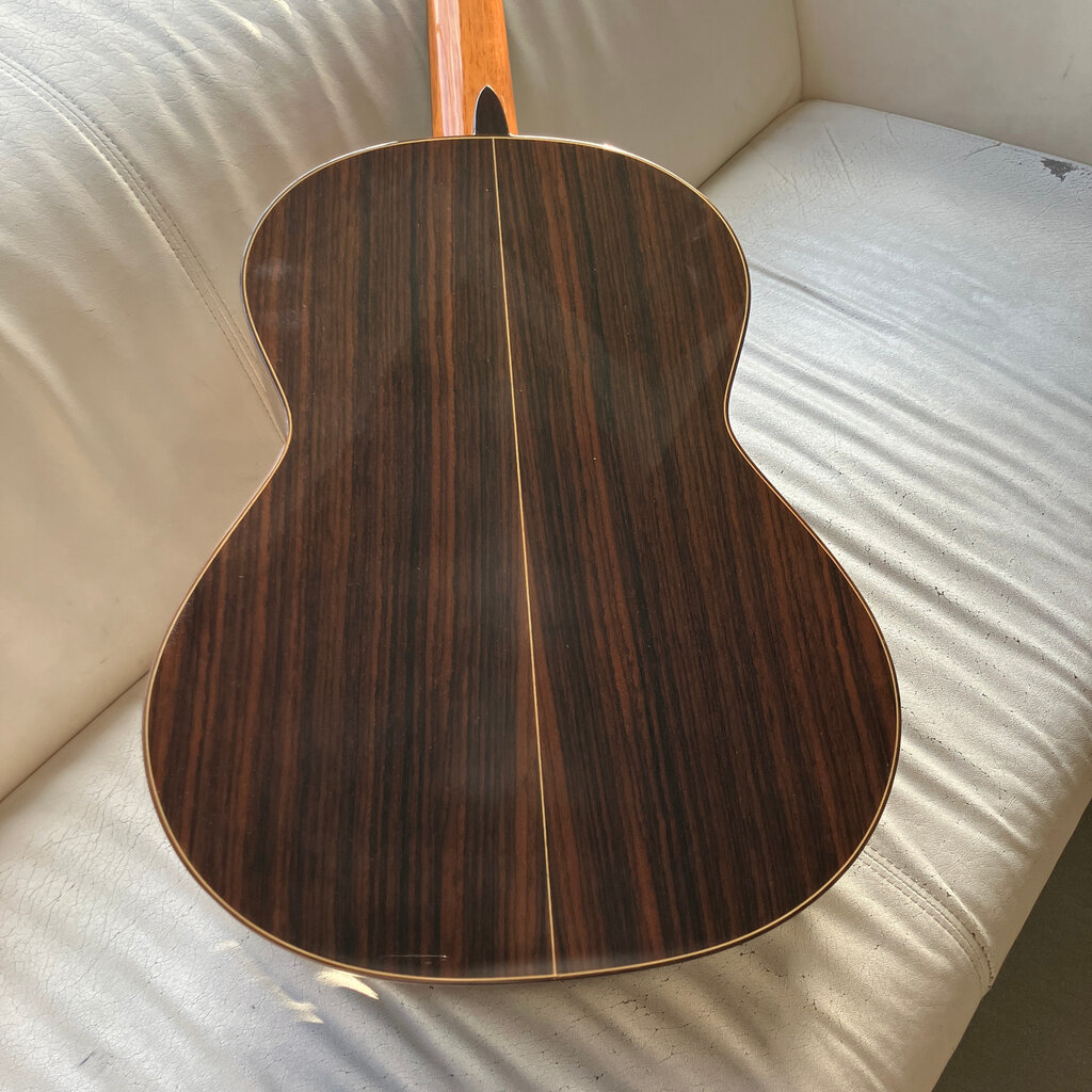 Consignment/Used Jose Rameriz R2 Guitar w/Dlx Bag,  tuner 2011