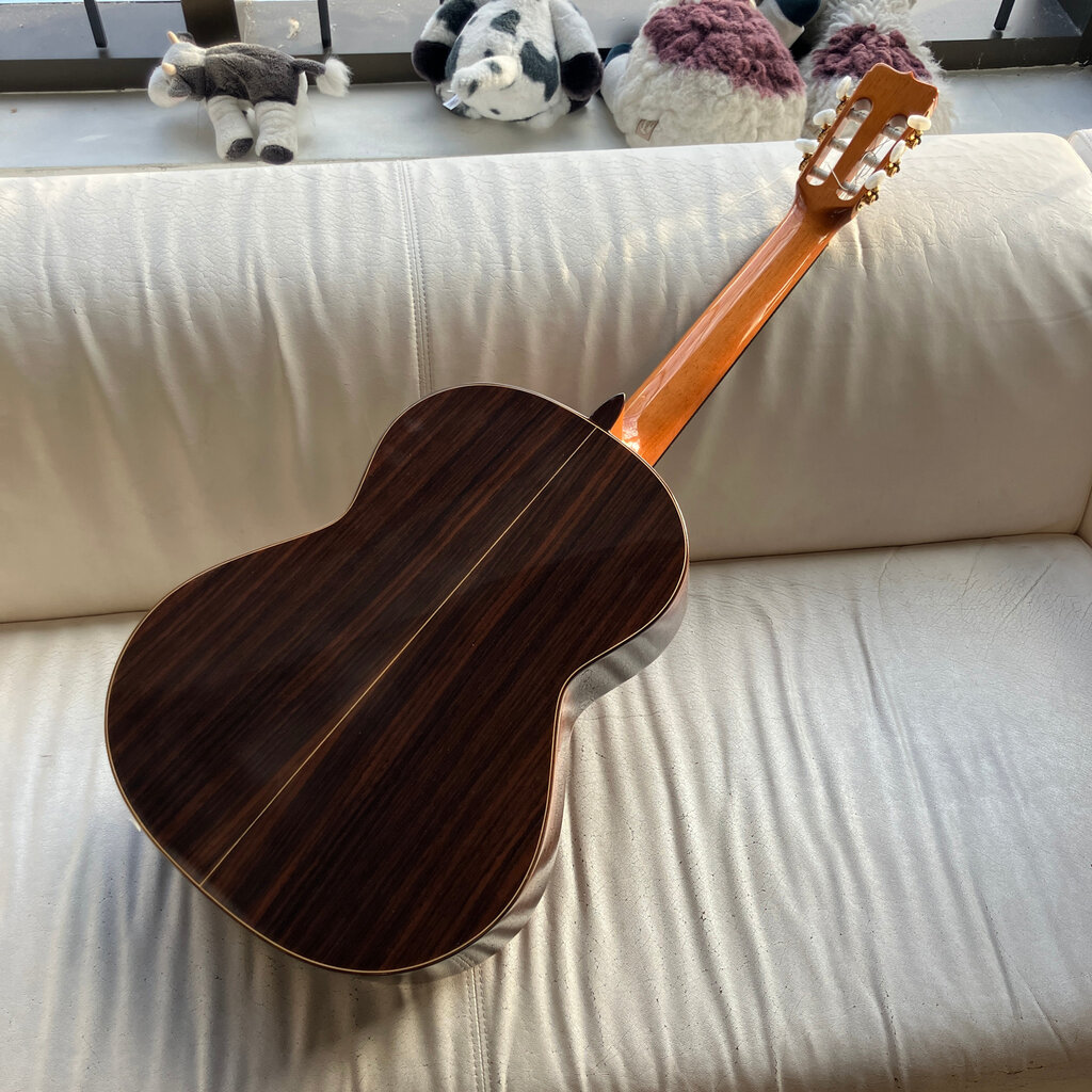 Consignment/Used Jose Rameriz R2 Guitar w/Dlx Bag,  tuner 2011