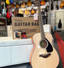 Yamaha Yamaha FS800 NT Bundle with Basic Bag, D'addario Tuner & Picks