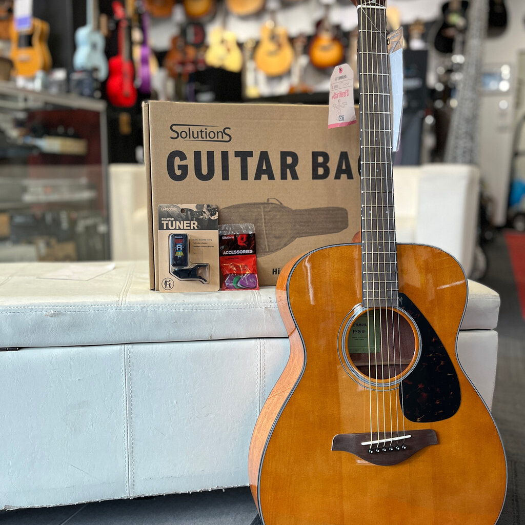 Yamaha Yamaha FS800 T Bundle with Basic Bag, D'addario Tuner & Picks