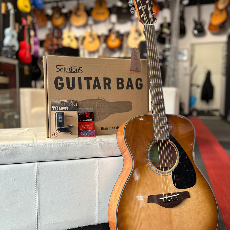 Yamaha Yamaha FS800 SDB Bundle with Basic Bag, D'addario Tuner & Picks