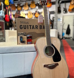 Yamaha Yamaha FS820 NT Bundle with Deluxe Bag, D'addario Tuner & Picks