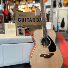 Yamaha Yamaha FS820 Black Bundle with Deluxe Bag, D'addario Tuner & Picks