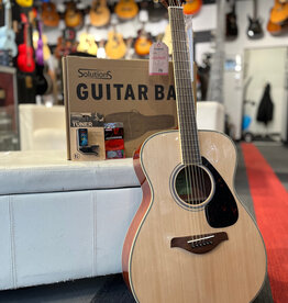 Yamaha Yamaha FS820 Black Bundle with Deluxe Bag, D'addario Tuner & Picks