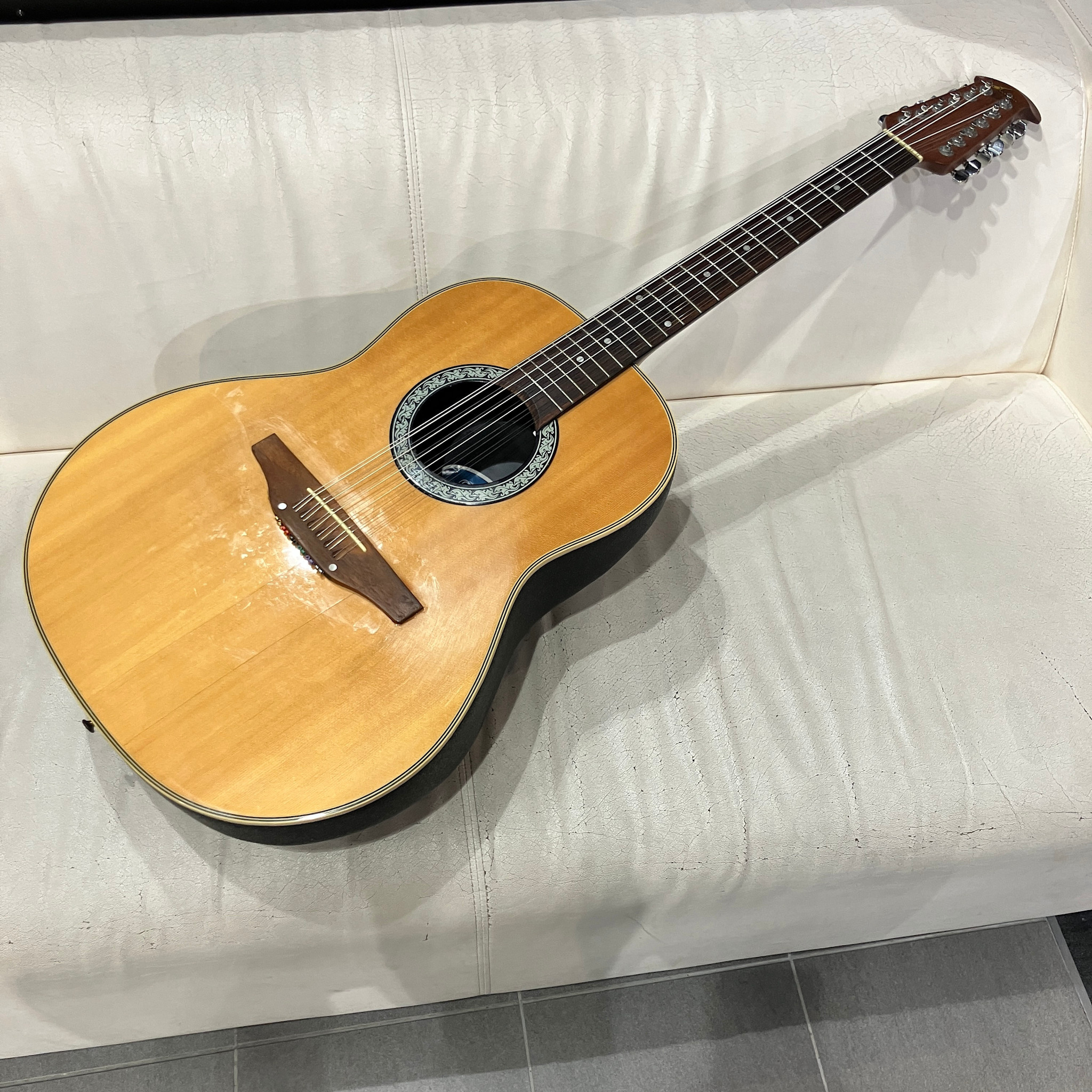OVATION　Celebrity専門店にてメンテナンス済、美品 consignment-used-ovation-