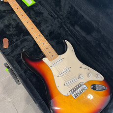 Fender Used Fender MIM Stratocaster w/Hardshell case
