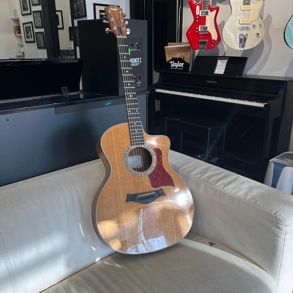 Taylor Guitars Used Taylor 214ce w/o case