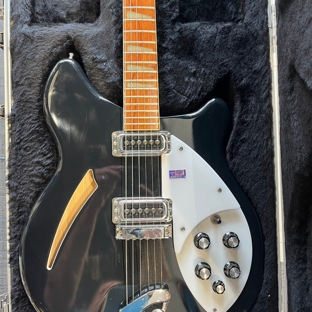 Consignment/Used Rickenbacker 620 Black w/Custom Case