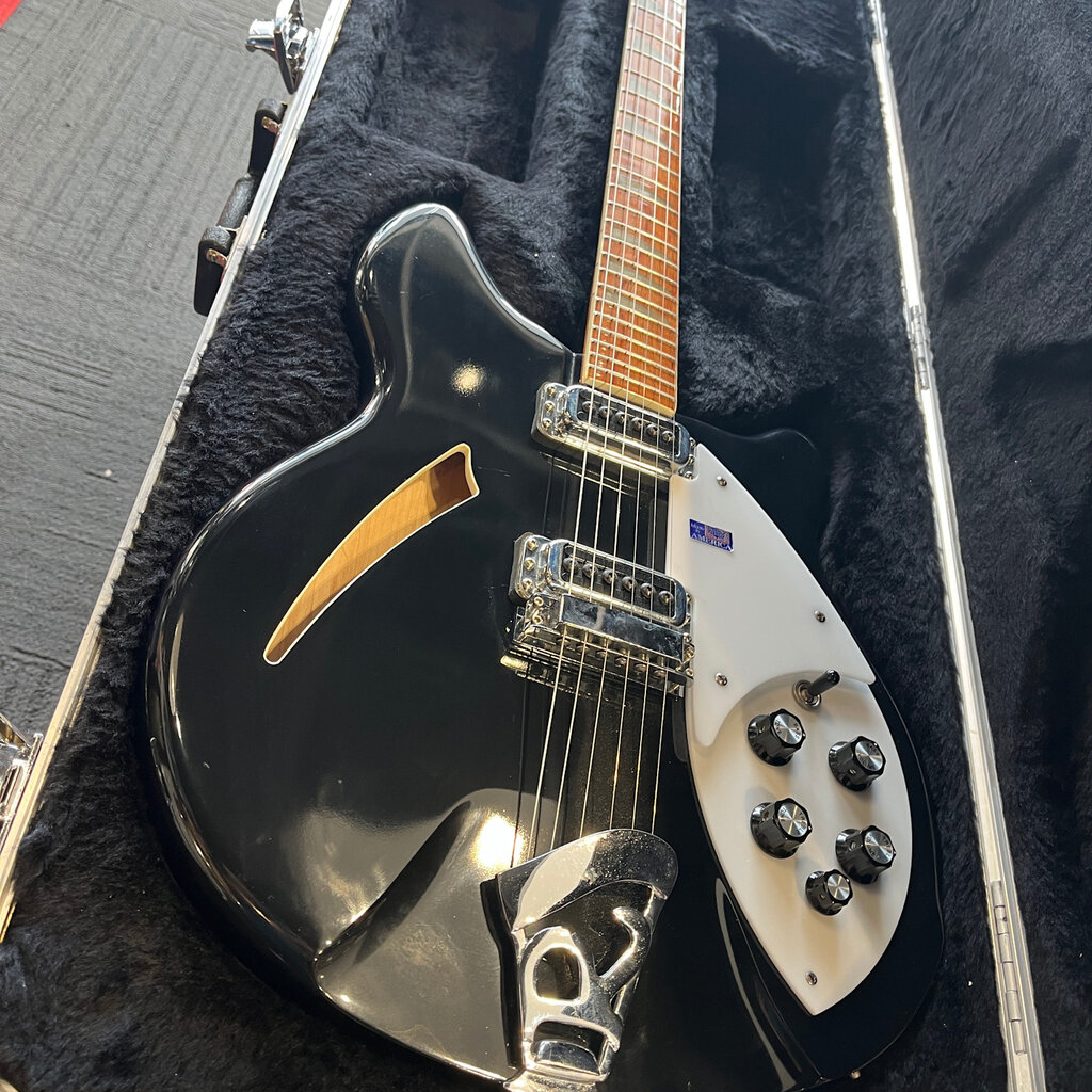 Consignment/Used Rickenbacker 620 Black w/Custom Case