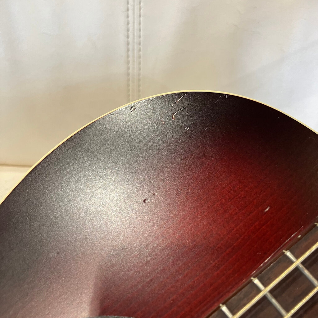 Consignment/Used Art and Lutherie Ami Burgandy w/Gig Bag