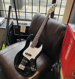 Consignment/Used Squier Jazz Bass - Black w/Gig Bag