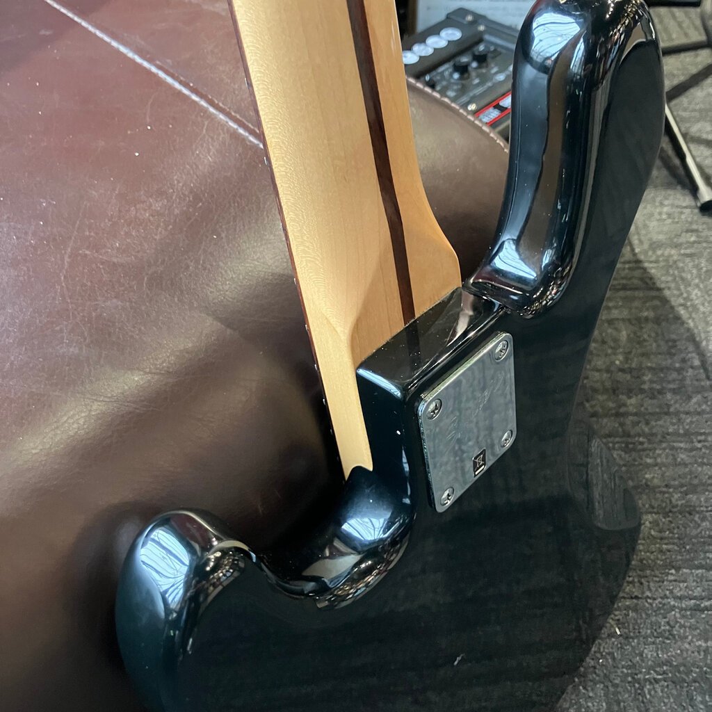 Consignment/Used Squier Jazz Bass - Black w/Gig Bag