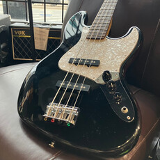 Consignment/Used Squier Jazz Bass - Black w/Gig Bag