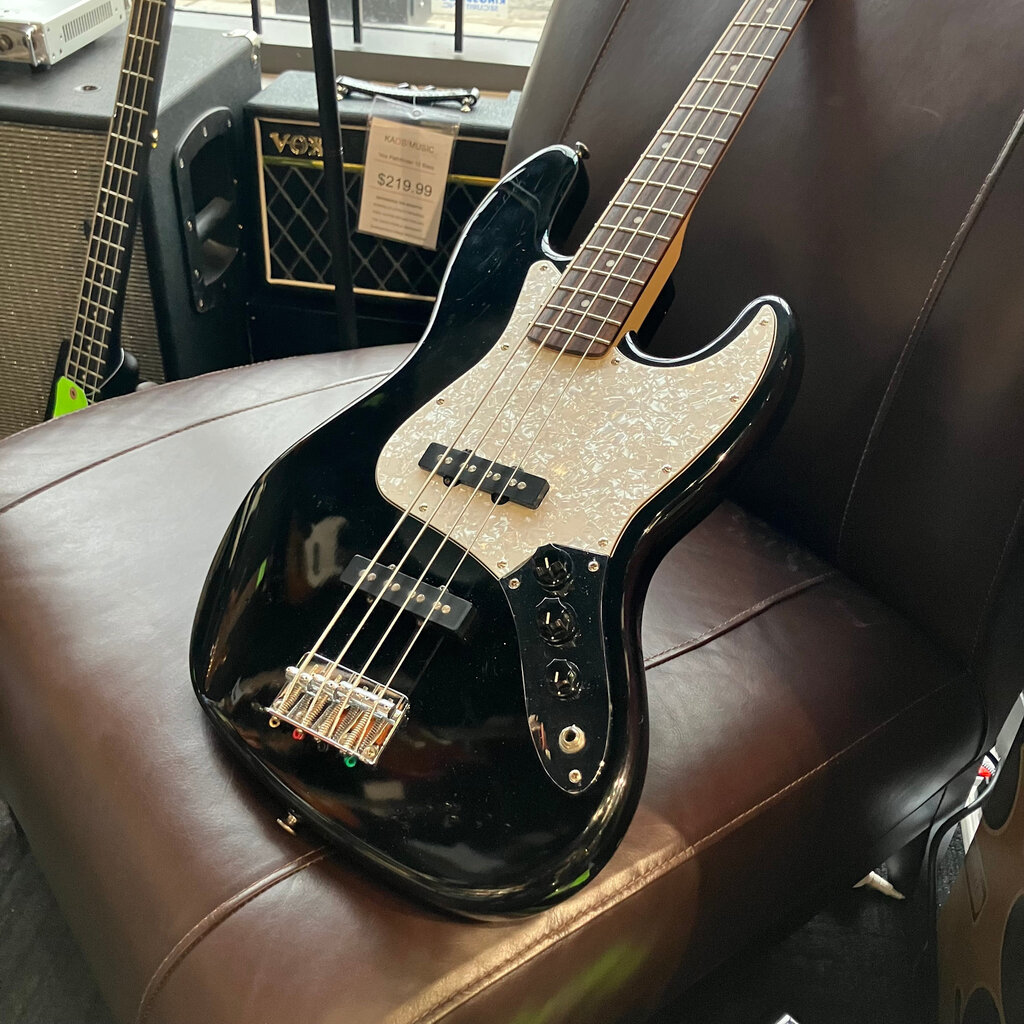 Consignment/Used Squier Jazz Bass - Black w/Gig Bag