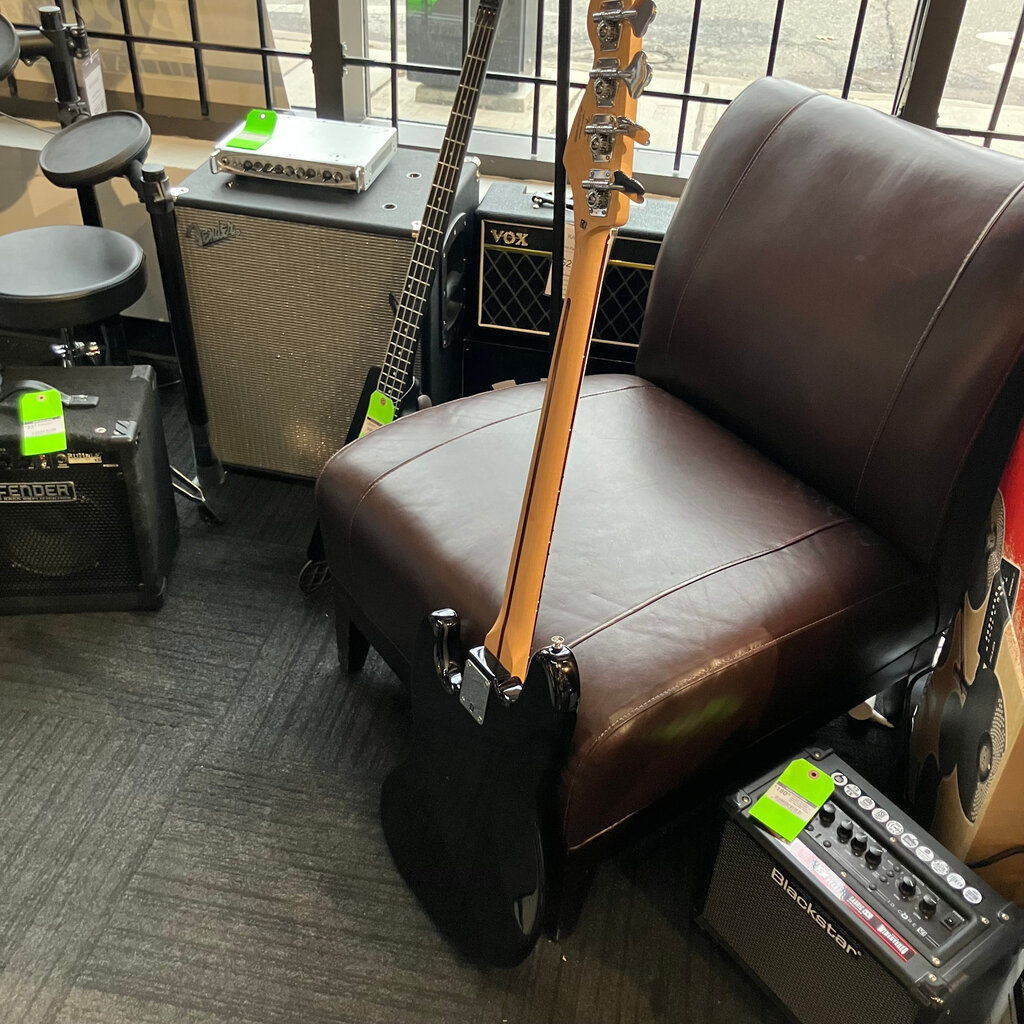 Consignment/Used Squier Jazz Bass - Black w/Gig Bag