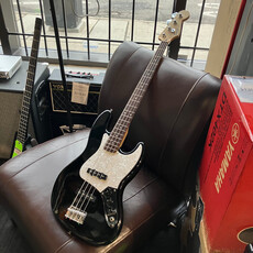 Consignment/Used Squier Jazz Bass - Black w/Gig Bag