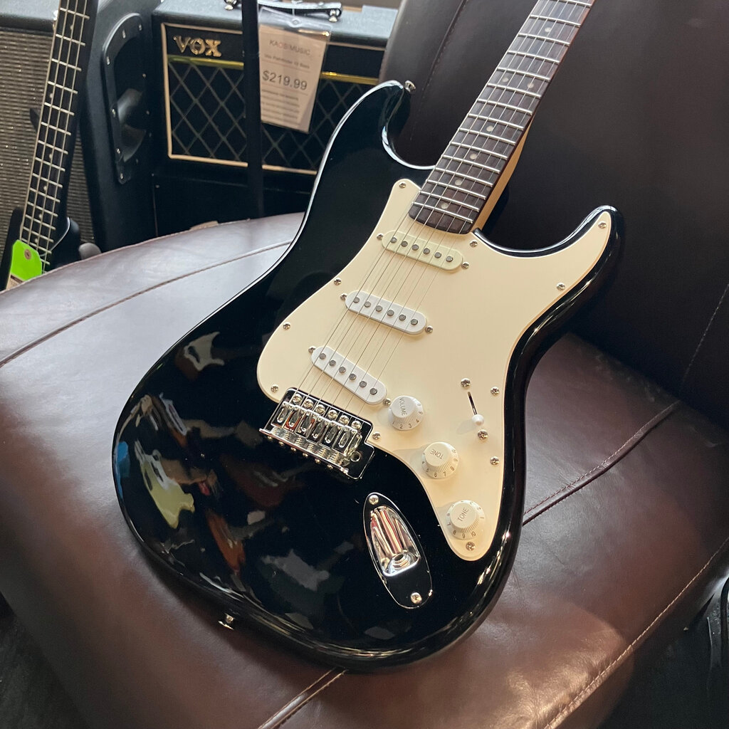 Consignment/Used Squier Bullet Stratocaster - Black w/Gig Bag