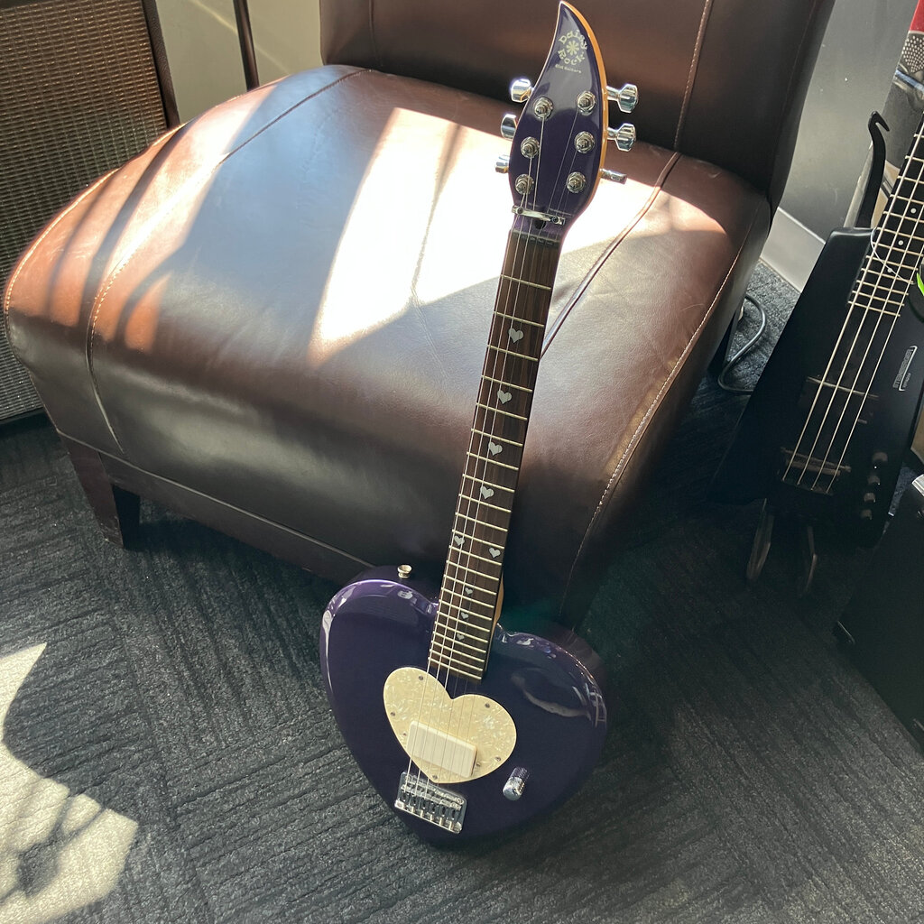 Electro-Harmonix Consignment/Used Daisy Rock Heartbreaker Short Scale Guitar -  Purple w/Bag
