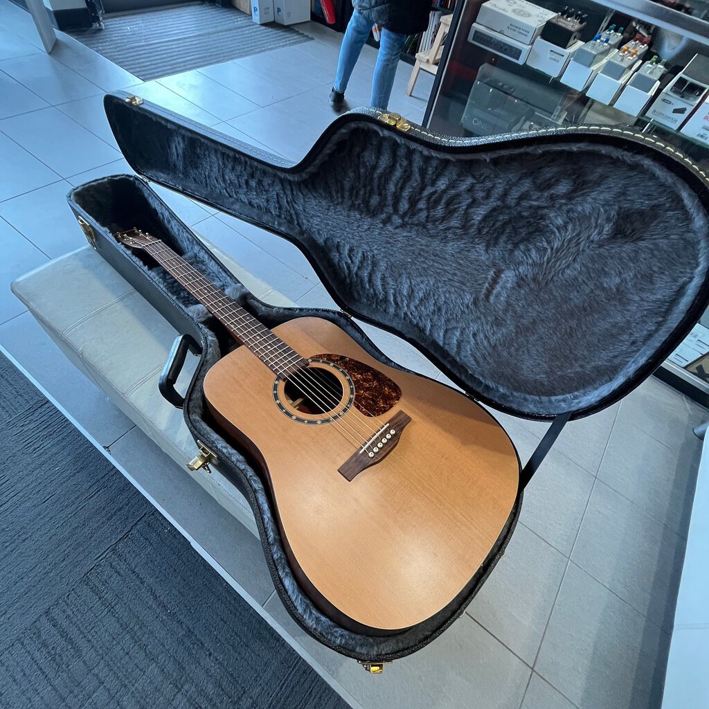 Used/Consignment Norman ST40 Acoustic w/HS case & stand