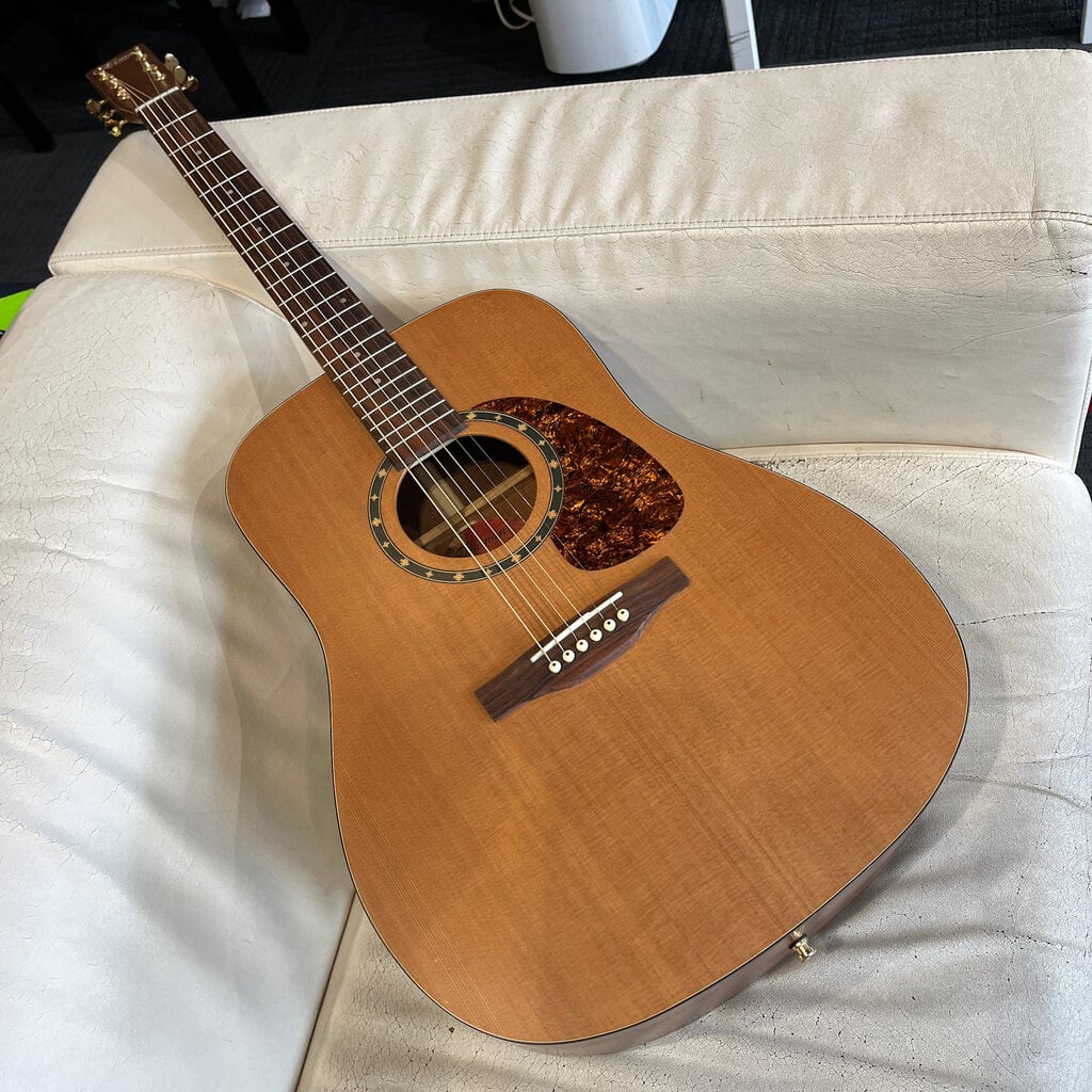 Used/Consignment Norman ST40 Acoustic w/HS case & stand