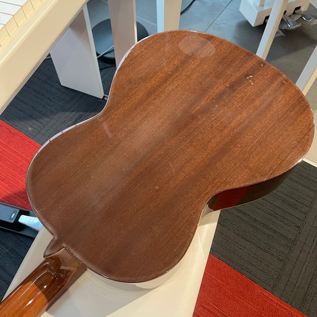 Consignment/Used Alamansa 401 Cedro - w/Case