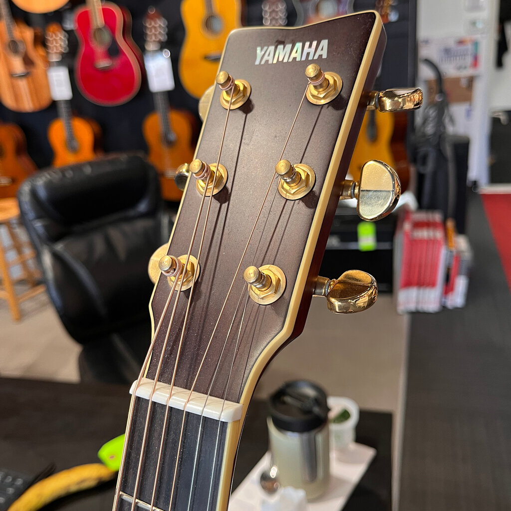 Yamaha Used Yamaha LL16R Acoustic Guitar w/Yamaha Bag