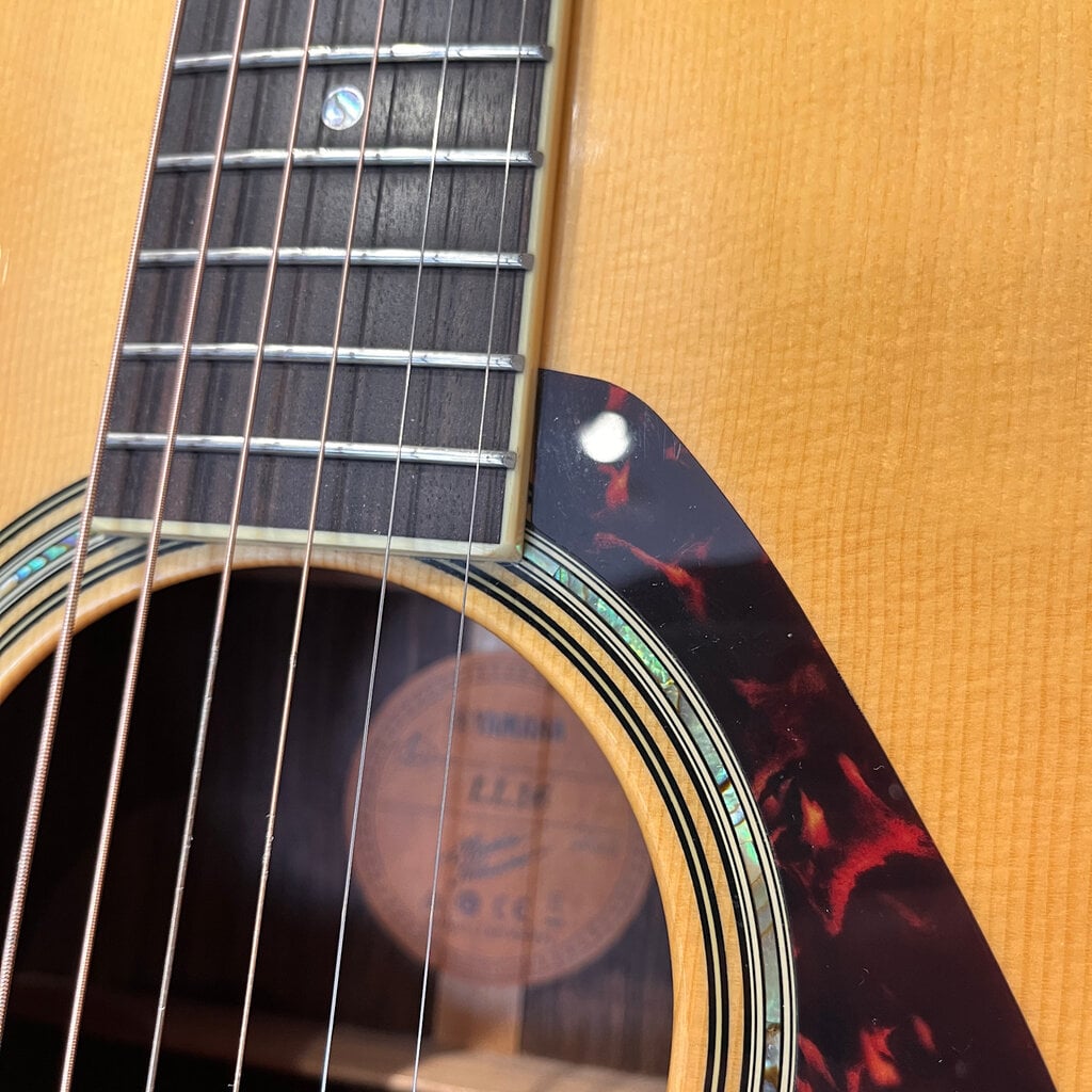 Yamaha Used Yamaha LL16R Acoustic Guitar w/Yamaha Bag
