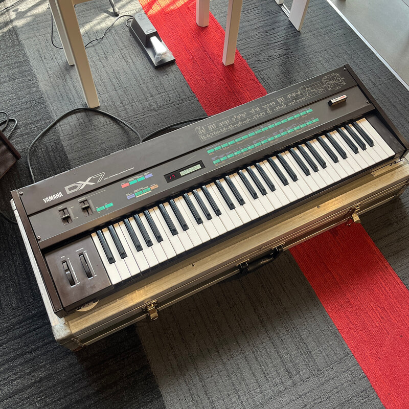 Yamaha Consignment/Used Yamaha DX7 Digital Synthesizer w/Road Case