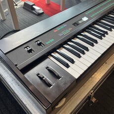 Yamaha Consignment/Used Yamaha DX7 Digital Synthesizer w/Road Case
