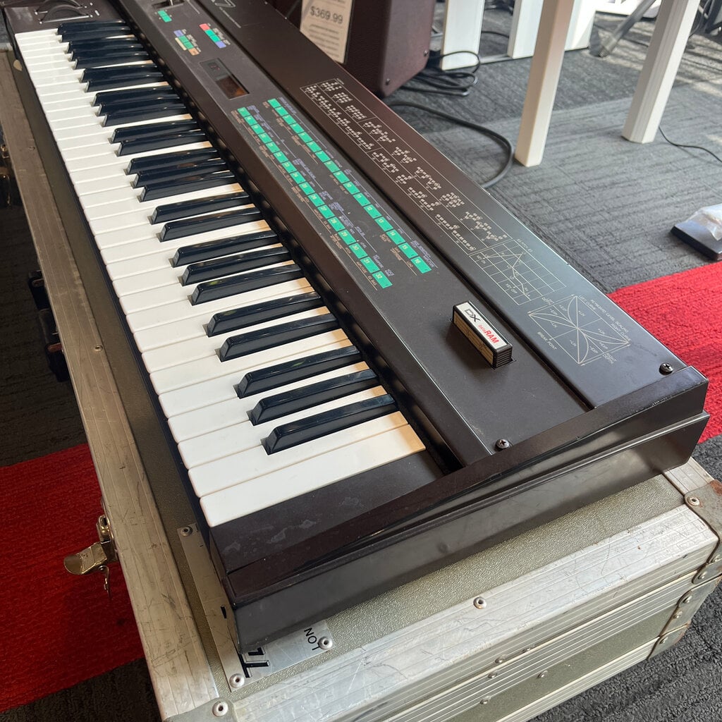 Yamaha Consignment/Used Yamaha DX7 Digital Synthesizer w/Road Case