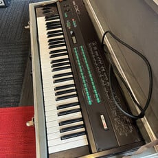 Yamaha Consignment/Used Yamaha DX7 Digital Synthesizer w/Road Case