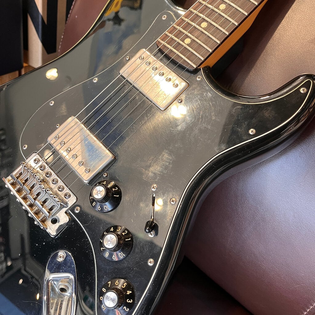 Fender Consignment/Used Fender Blacktop Strat HH (Made in Mexico) (w/ Case)