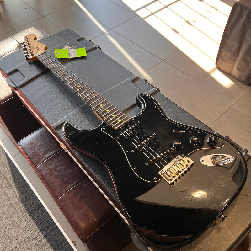 Fender Consignment/Used 2011 Fender American Standard Stratocaster - Black (w/ Case)