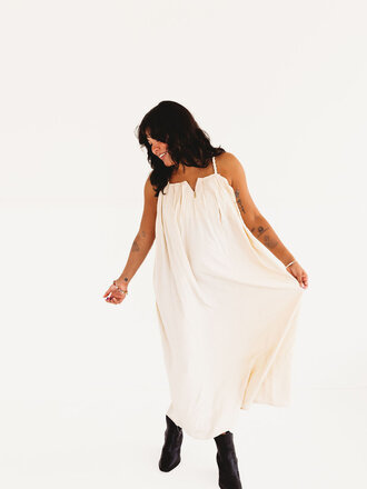 very j Feels Natural Dress