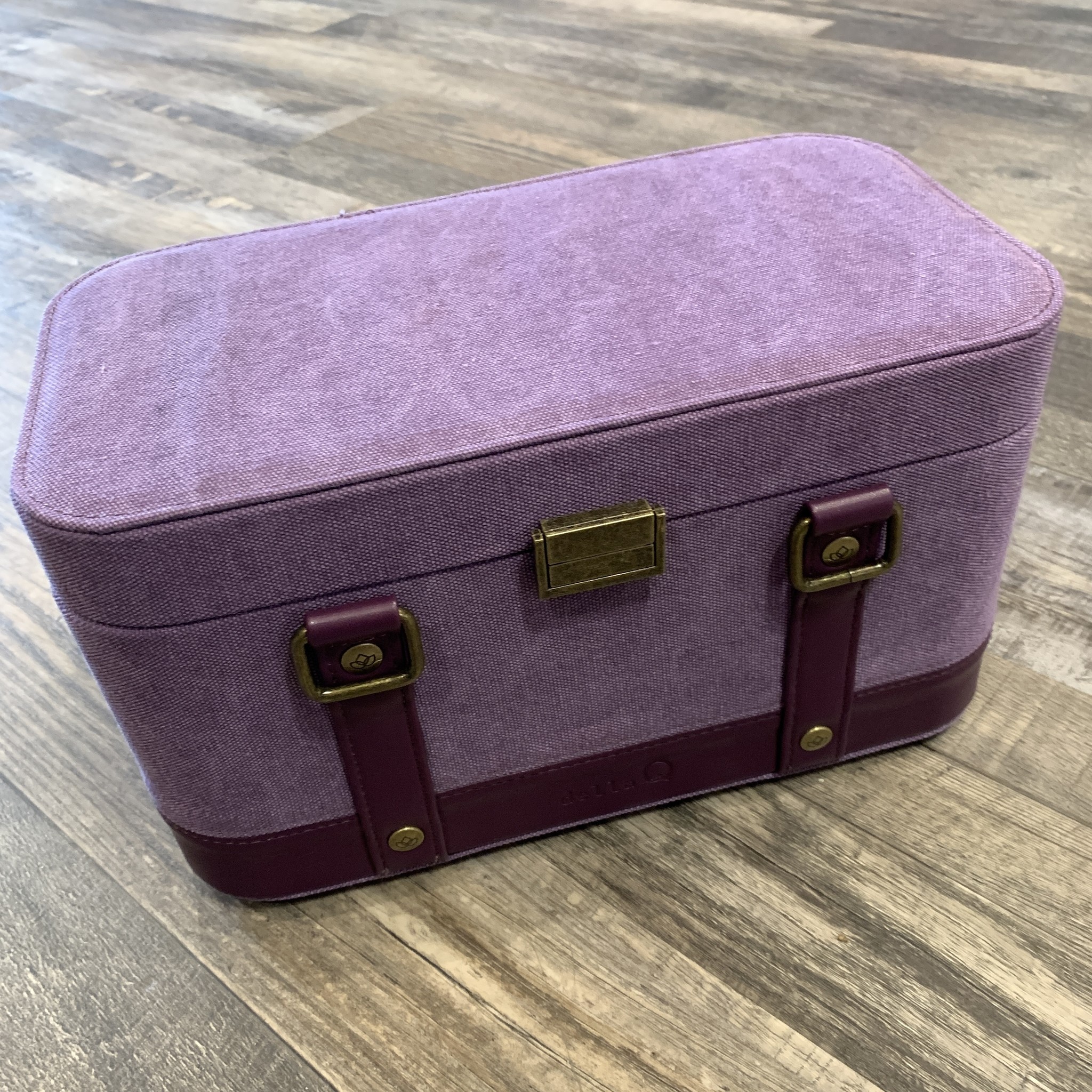 Della Q Maker's Train Case Spin Me A Yarn