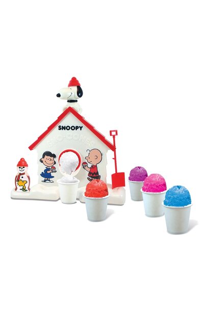 Snoopy Snow Cone Machine with Flavor Pack