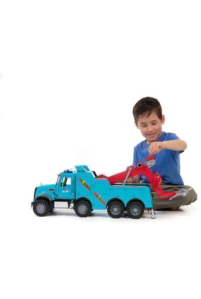 Bruder MACK Granite Heavy Tow Truck