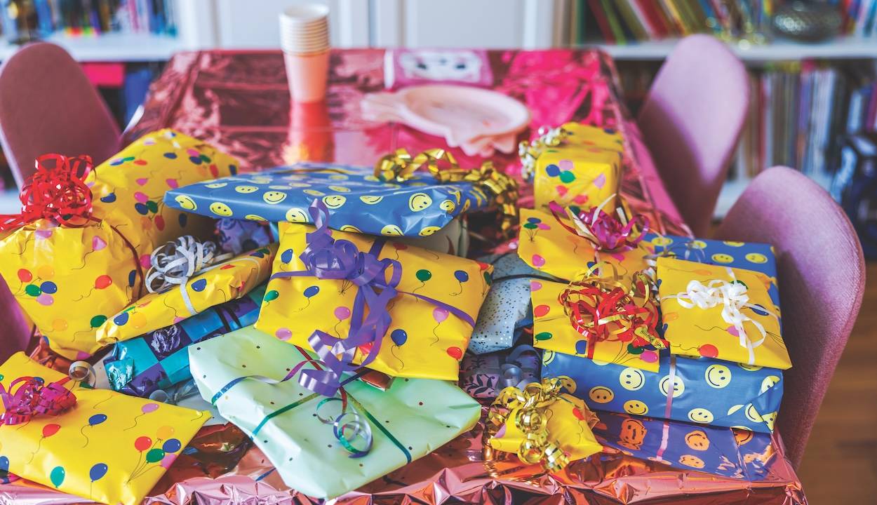 <br><br>In A Rush to Get<br>to that Birthday Party?<br>Just Click.  We Wrap.<br> See You In The Morning!
