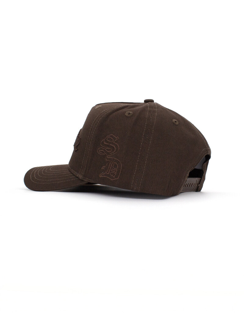 Silk Dove Font Snap Cap