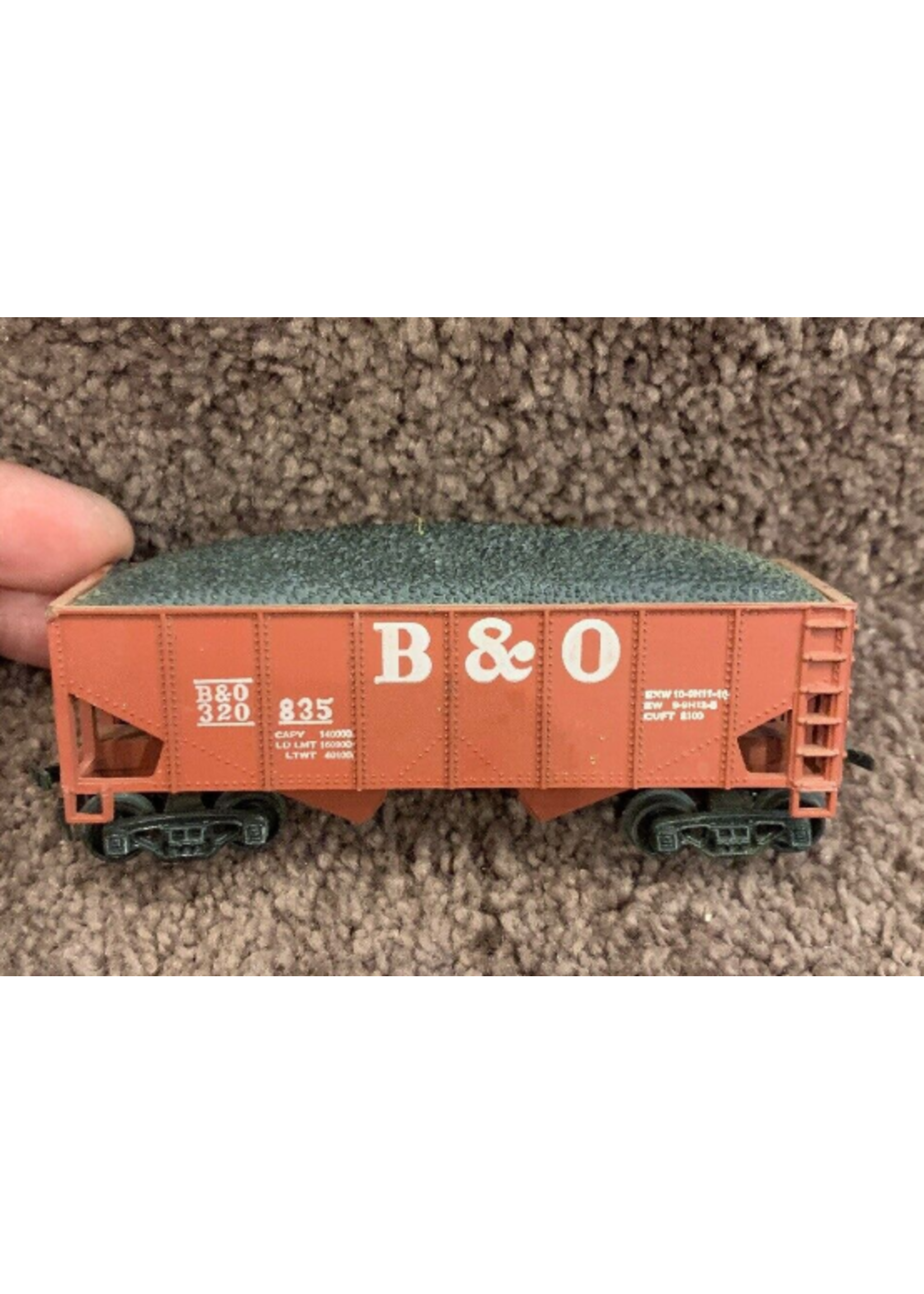 Unbranded Baltimore & Ohio B&O #320 Red Hopper With Coal Load Train Car HO Scale tr1152