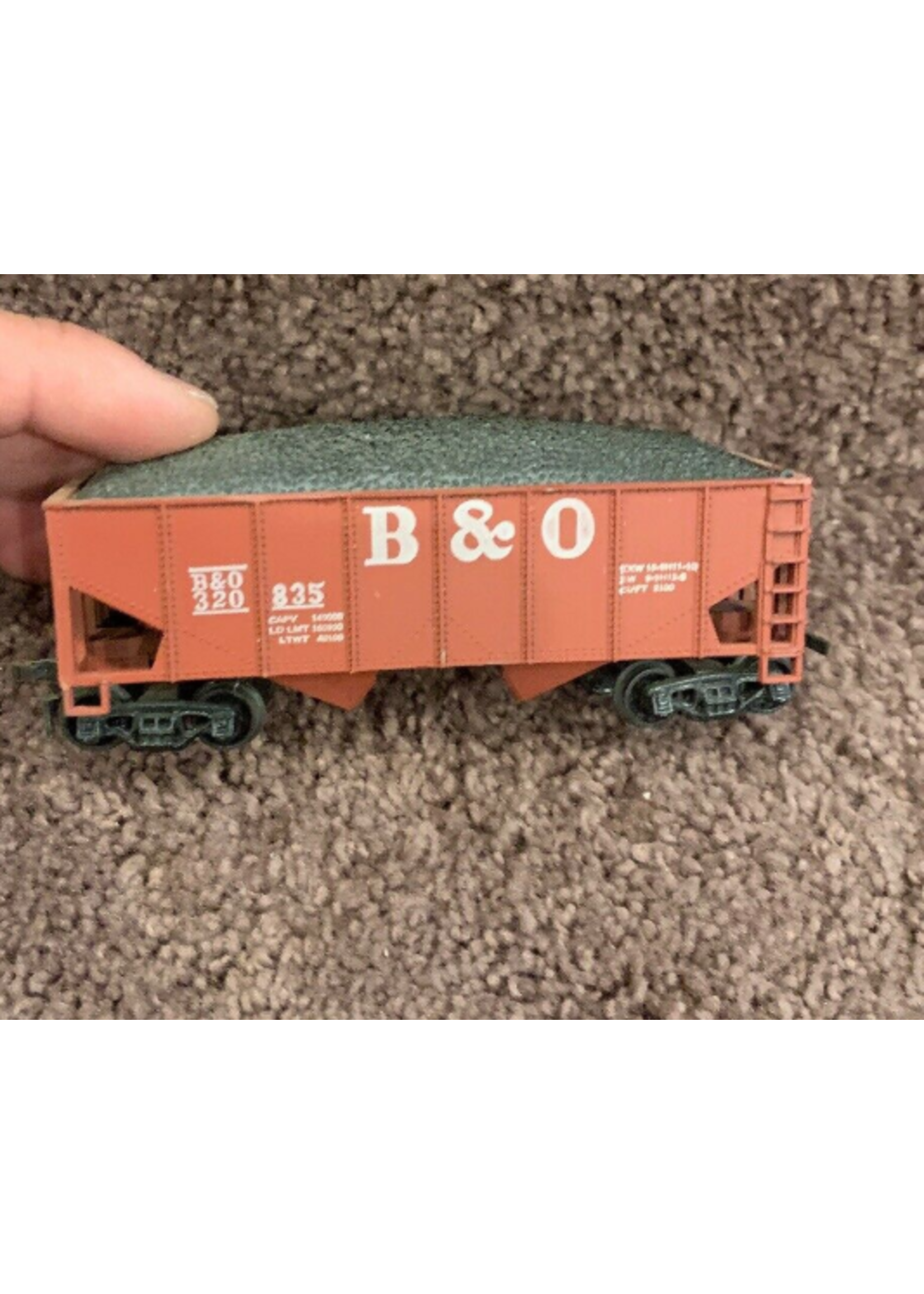 Unbranded Baltimore & Ohio B&O #320 Red Hopper With Coal Load Train Car HO Scale tr1152