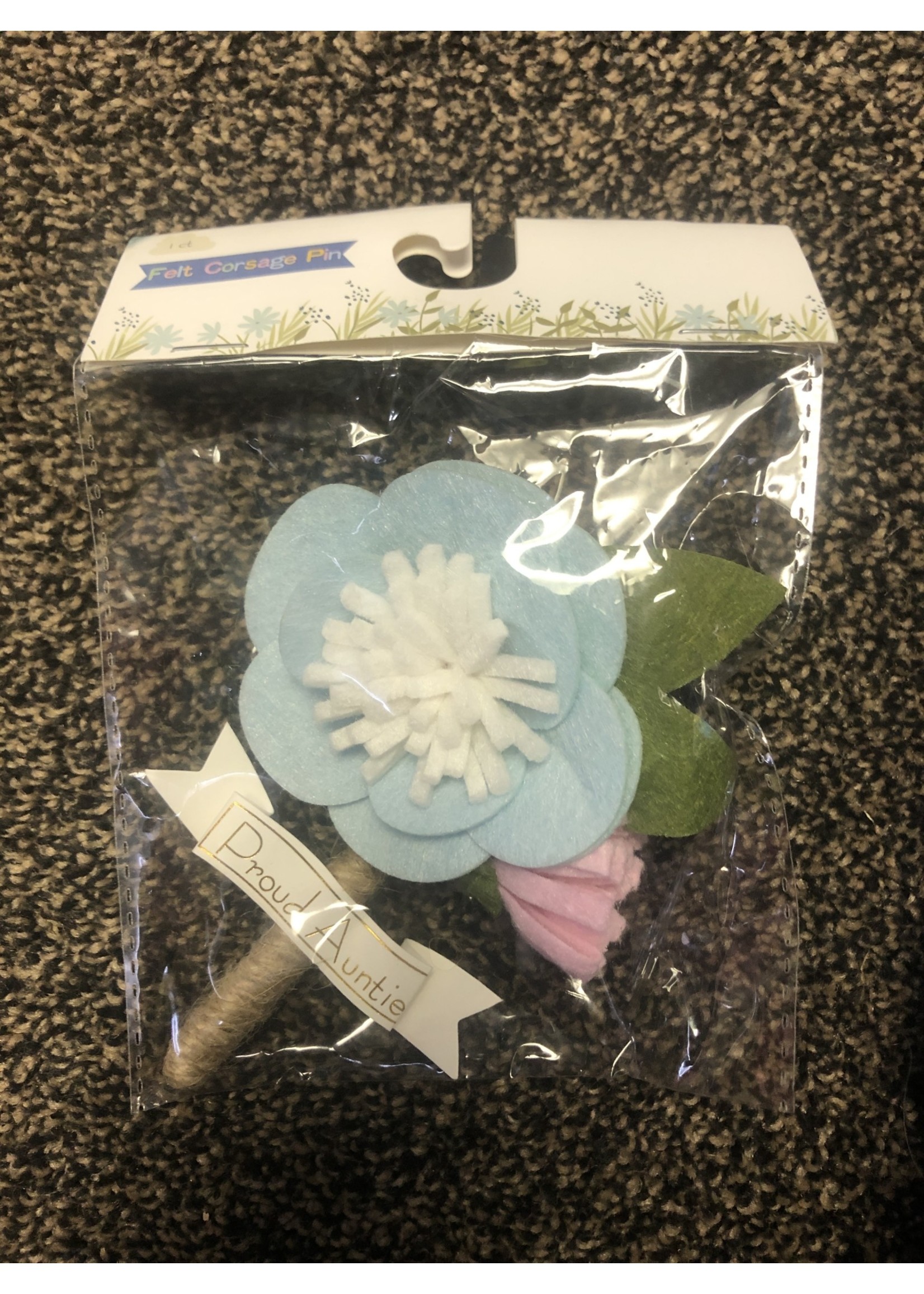CORSAGE PIN BP FELT Proud Auntie