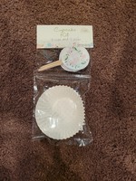 Cupcake Kit (12 cups & 12 Picks)