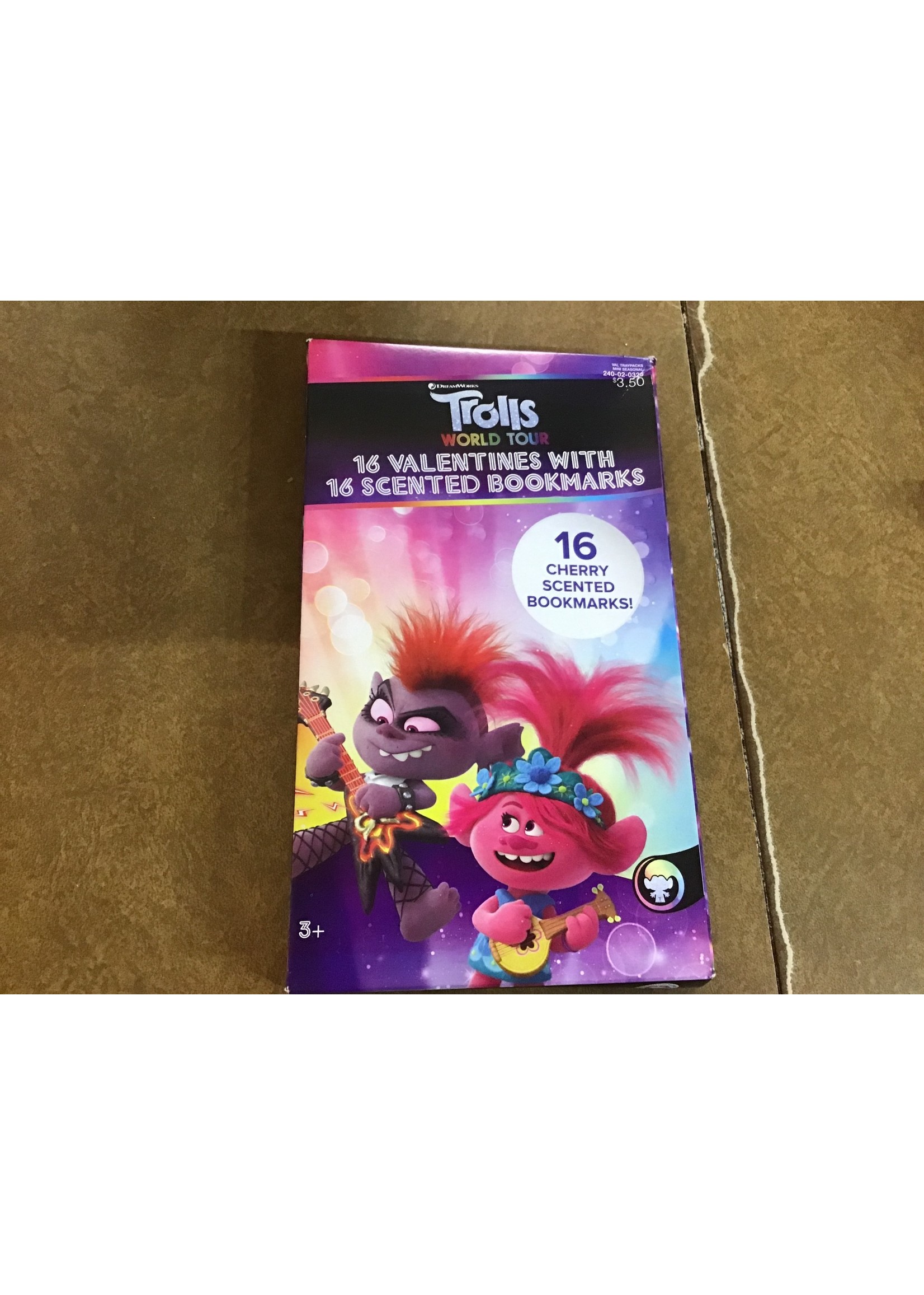 Trolls 16ct Valentines With Cherry Scented Bookmarks