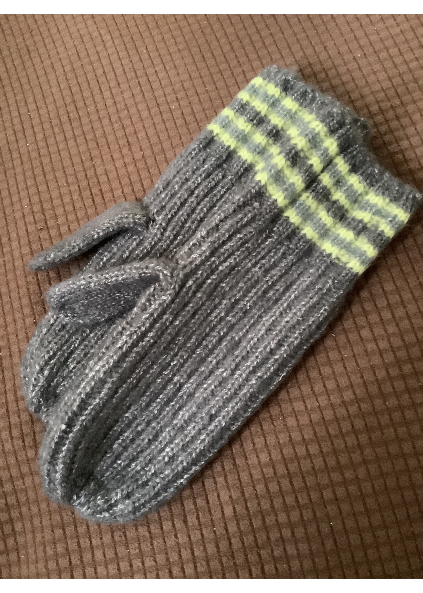 Mittens A New Day nwot gray/yellow-green