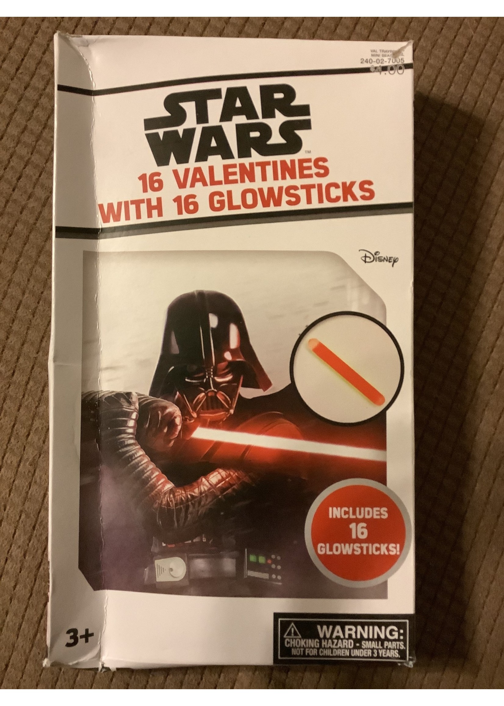 Star Wars 16ct Valentines with Glowsticks