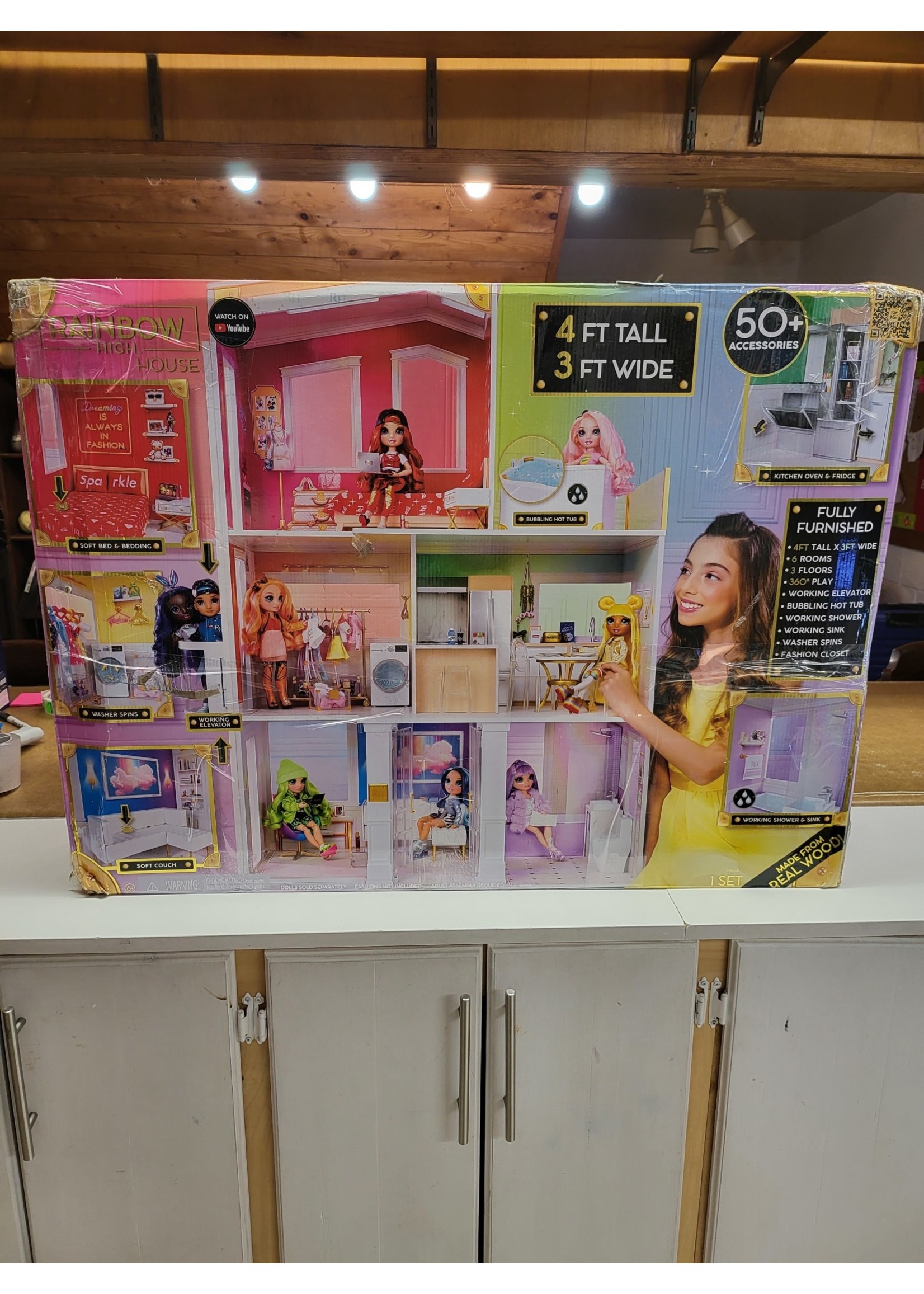 *Box Dmg Rainbow High House Playset 3-Story Dollhouse