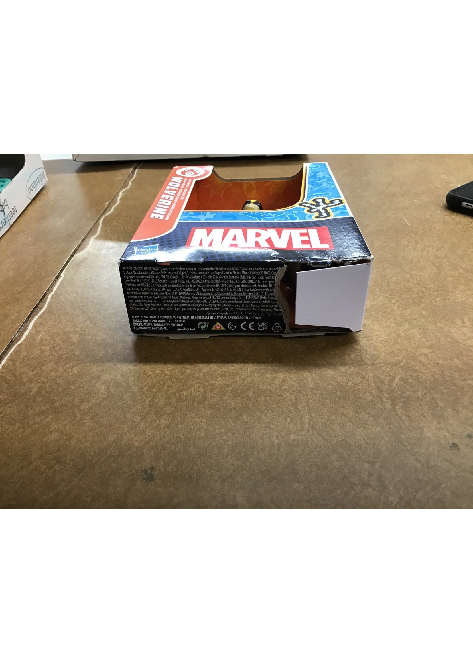 *damaged box* Marvel Avengers Bend and Flex Missions Wolverine Fire Mission Action Figure