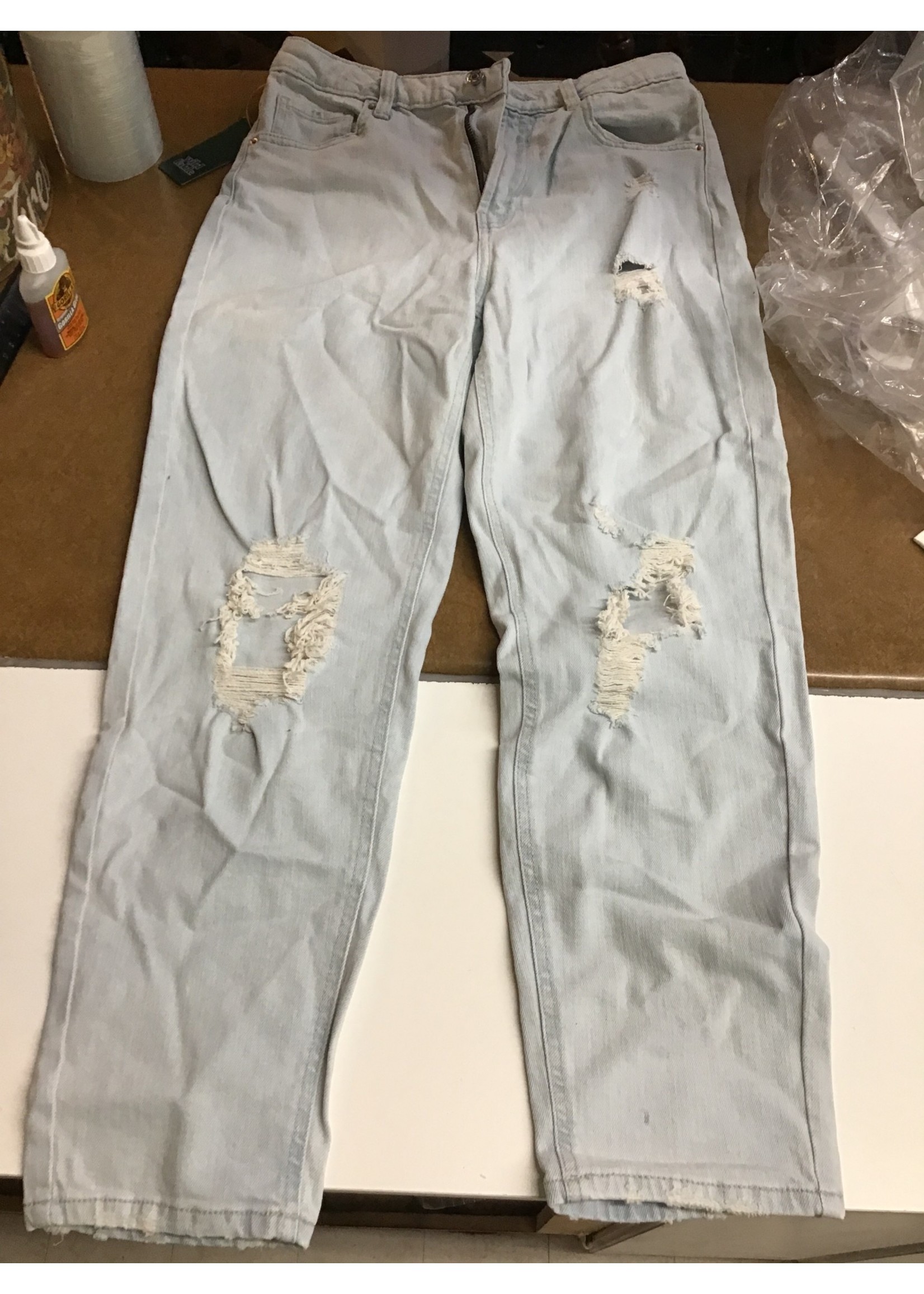 Small mark- Women’s Super-High Rise Distressed Jeans Wild Fable 8 /29 waist