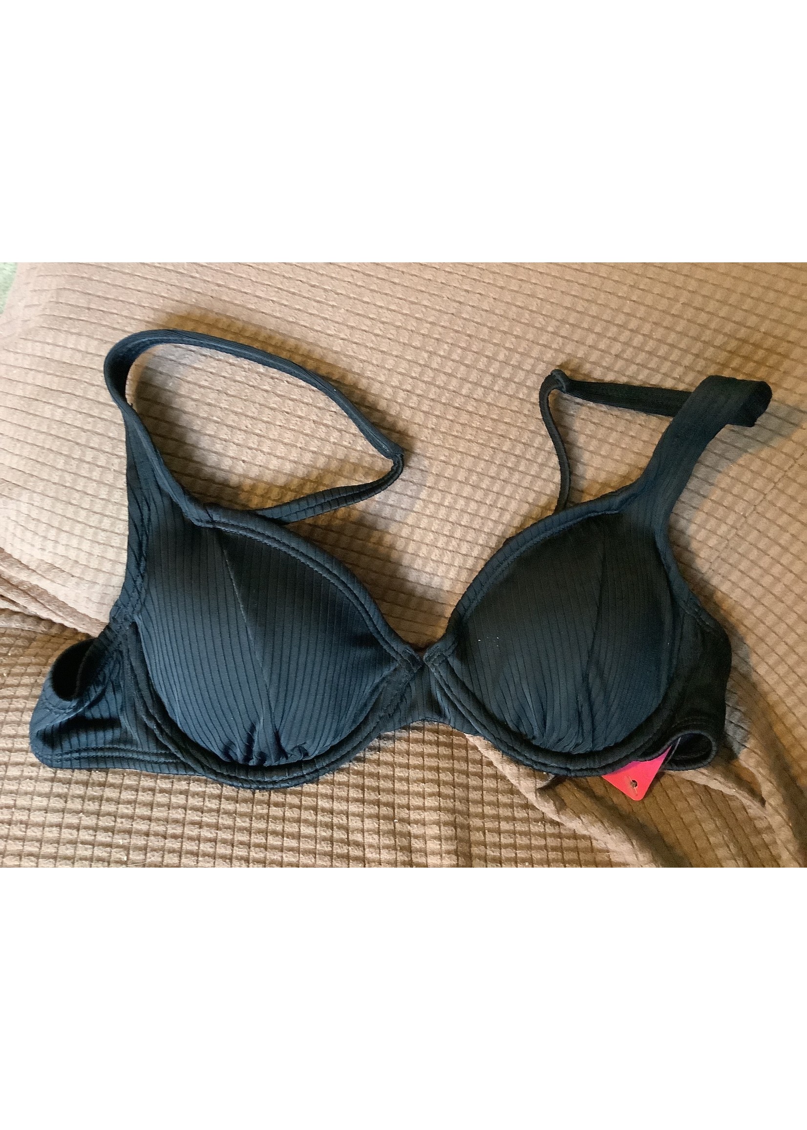 Xhilaration Junior’s Ribbed Underwire Bikini Top (removable cups) Black S (0-2)
